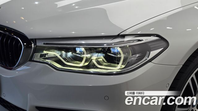 BMW 5-Series 530i xDrive M Sport Package Plus