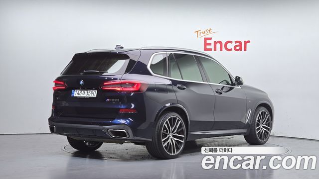 BMW X5 M50i