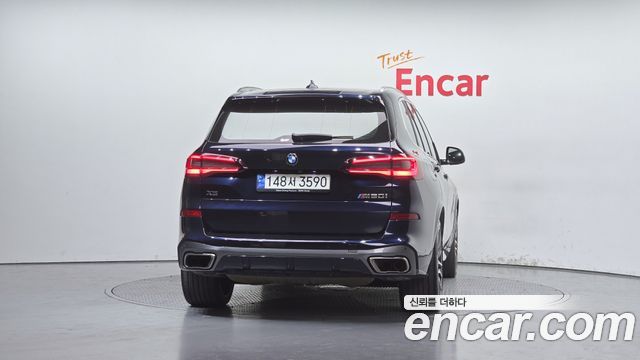 BMW X5 M50i