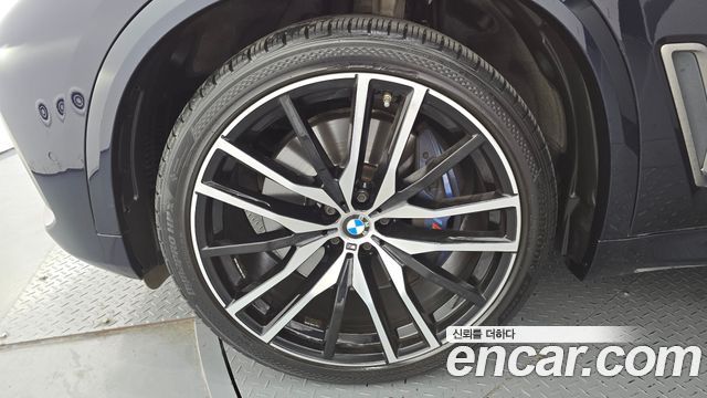 BMW X5 M50i