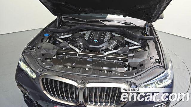 BMW X5 M50i