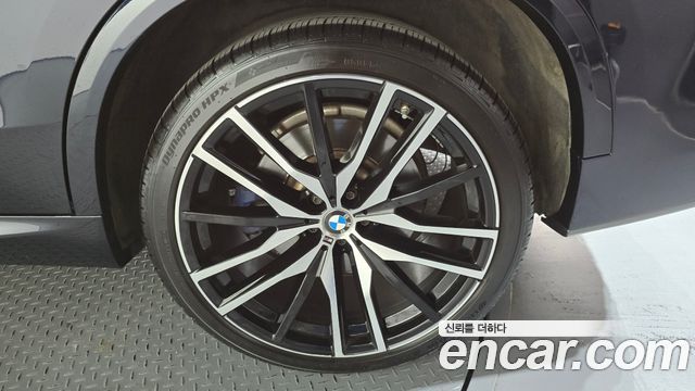 BMW X5 M50i