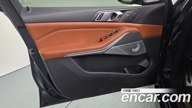 BMW X5 M50i