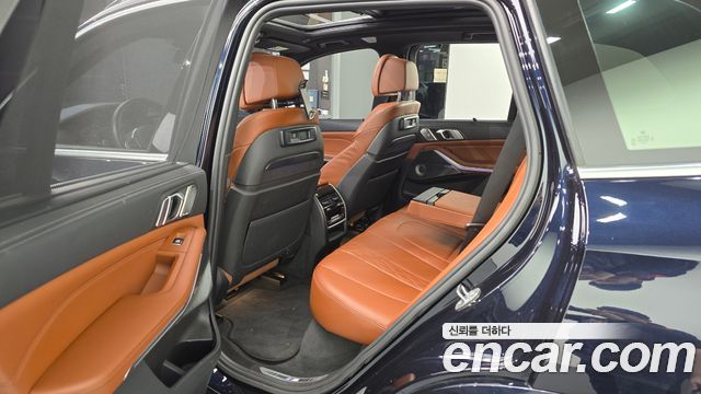 BMW X5 M50i