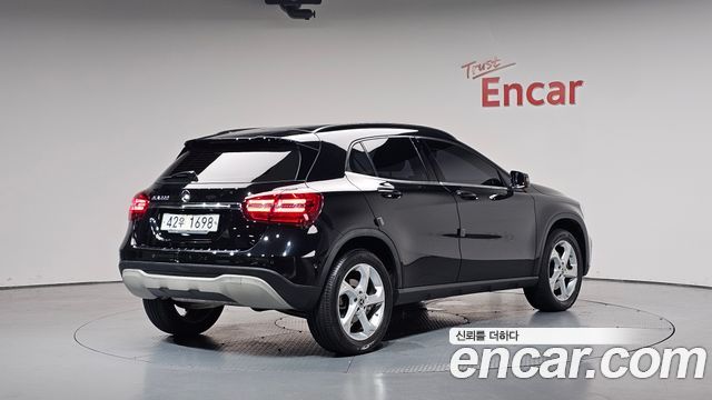 Mercedes-Benz GLA-Class GLA220