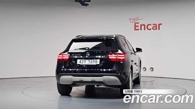 Mercedes-Benz GLA-Class GLA220