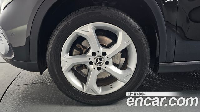 Mercedes-Benz GLA-Class GLA220