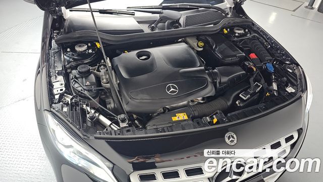 Mercedes-Benz GLA-Class GLA220