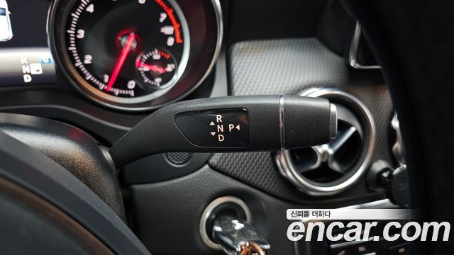 Mercedes-Benz GLA-Class GLA220