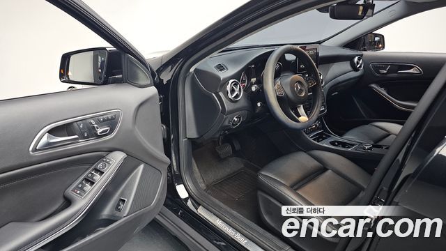 Mercedes-Benz GLA-Class GLA220