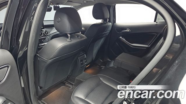 Mercedes-Benz GLA-Class GLA220