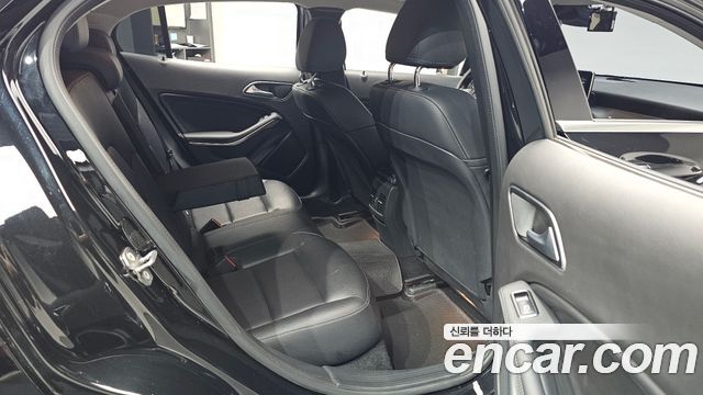 Mercedes-Benz GLA-Class GLA220