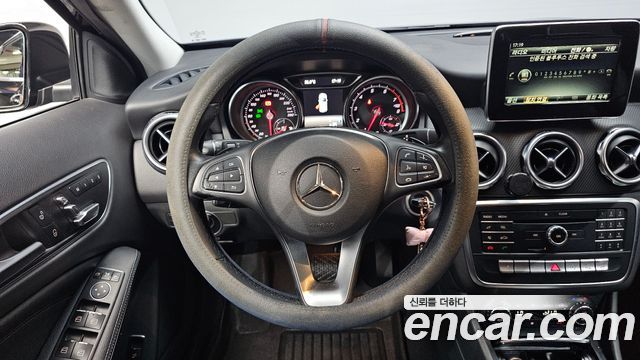 Mercedes-Benz GLA-Class GLA220