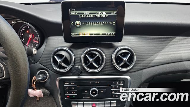 Mercedes-Benz GLA-Class GLA220