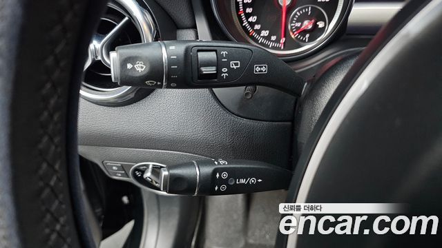 Mercedes-Benz GLA-Class GLA220