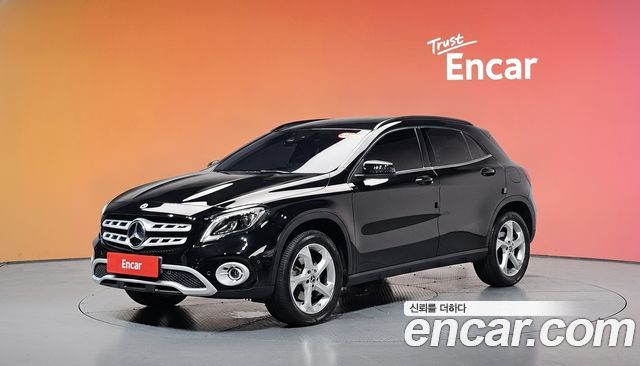 Mercedes-Benz GLA-Class GLA220