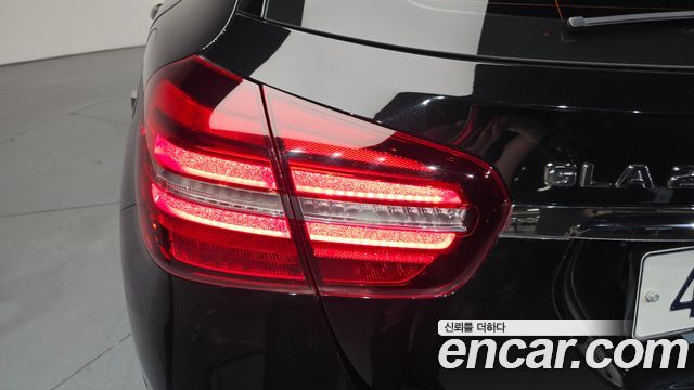 Mercedes-Benz GLA-Class GLA220