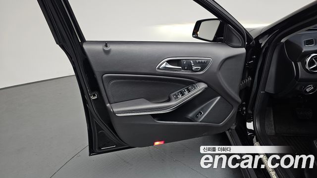 Mercedes-Benz GLA-Class GLA220