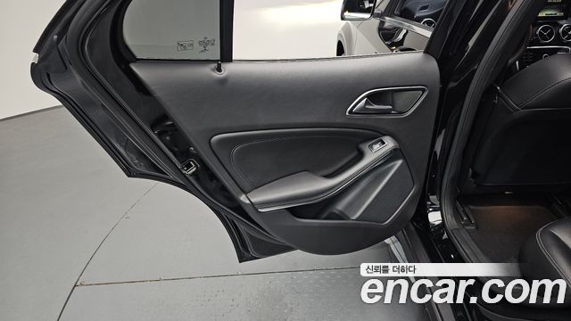 Mercedes-Benz GLA-Class GLA220