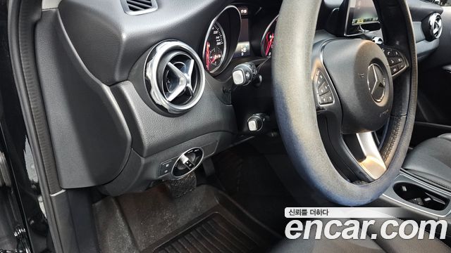 Mercedes-Benz GLA-Class GLA220