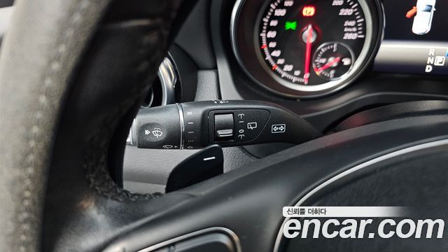 Mercedes-Benz GLA-Class GLA220
