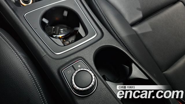 Mercedes-Benz GLA-Class GLA220