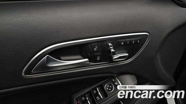Mercedes-Benz GLA-Class GLA220