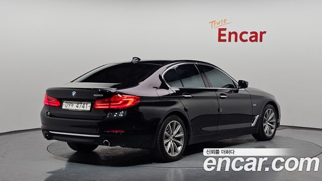 BMW 5-Series 520i Luxury