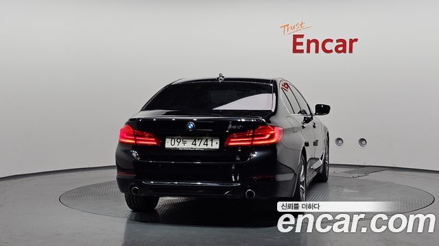 BMW 5-Series 520i Luxury