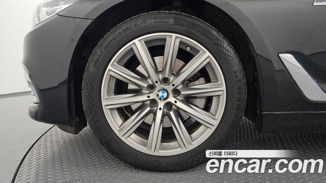 BMW 5-Series 520i Luxury
