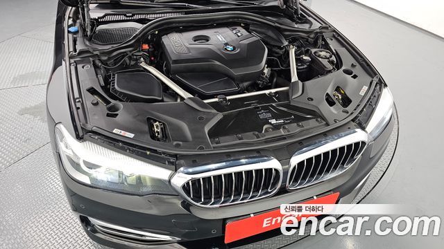 BMW 5-Series 520i Luxury