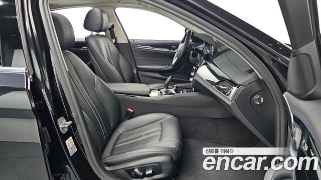 BMW 5-Series 520i Luxury