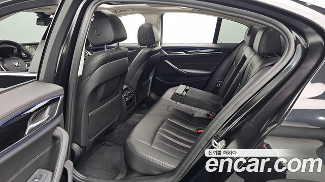 BMW 5-Series 520i Luxury