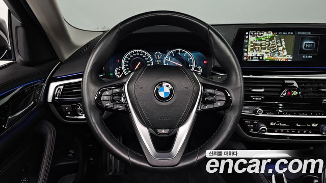 BMW 5-Series 520i Luxury