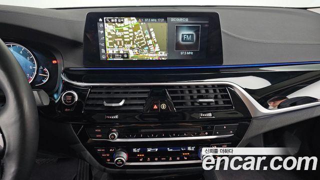 BMW 5-Series 520i Luxury