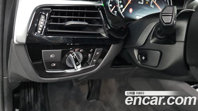 BMW 5-Series 520i Luxury