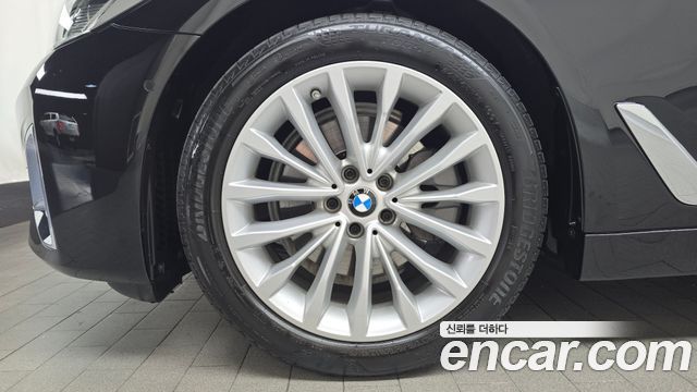 BMW 5-Series 520i Luxury