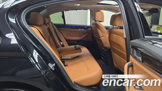 BMW 5-Series 520i Luxury