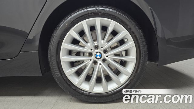 BMW 5-Series 520i Luxury