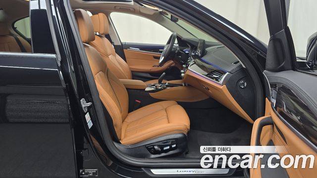BMW 5-Series 520i Luxury