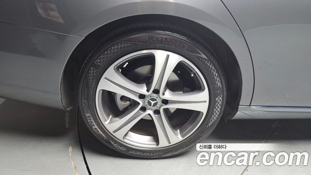 Mercedes-Benz E-Class E300 Avantgarde