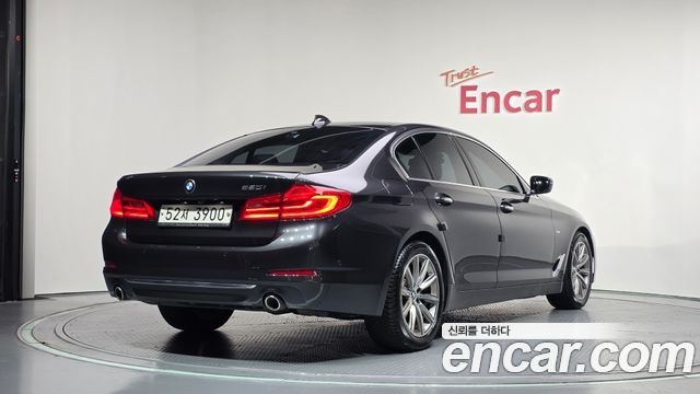 BMW 5-Series 520i Luxury