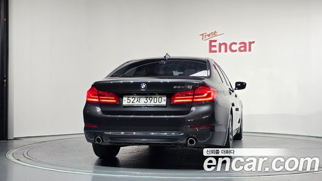 BMW 5-Series 520i Luxury