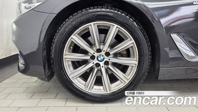 BMW 5-Series 520i Luxury