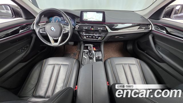 BMW 5-Series 520i Luxury