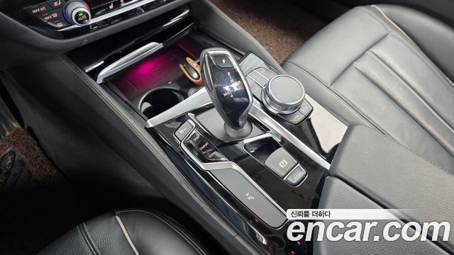 BMW 5-Series 520i Luxury