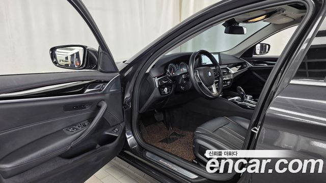 BMW 5-Series 520i Luxury