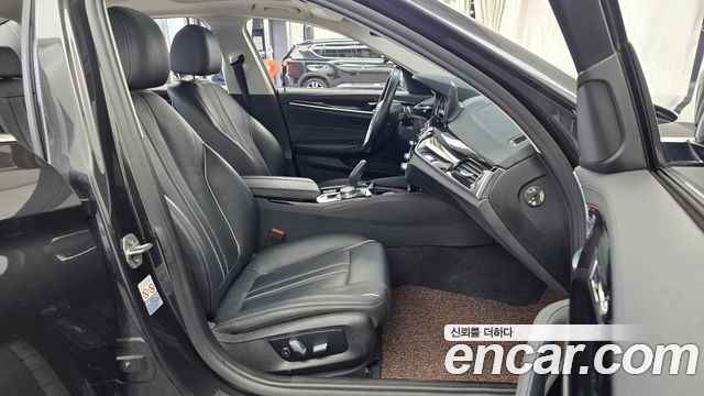 BMW 5-Series 520i Luxury