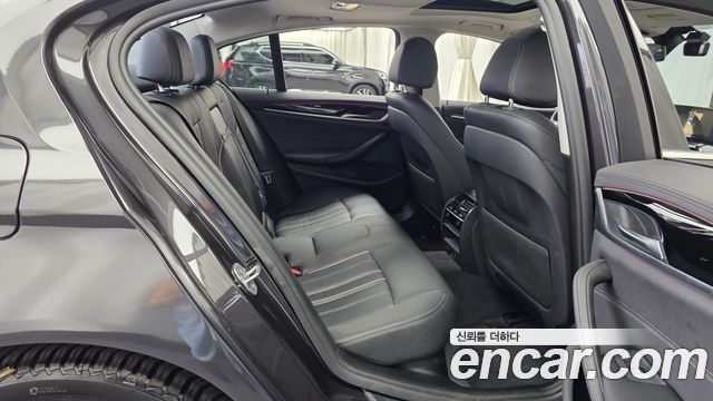 BMW 5-Series 520i Luxury
