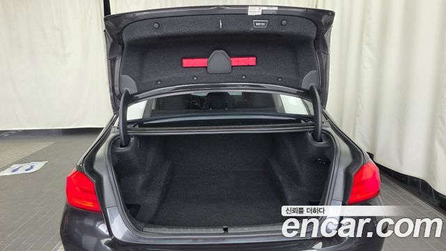 BMW 5-Series 520i Luxury